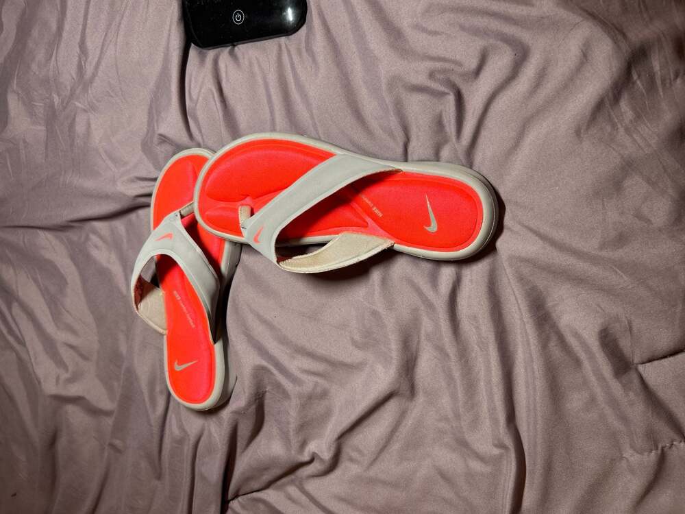 Nike Women's Ultra Comfort Thong Flip Flops Grey/Punch Size 7